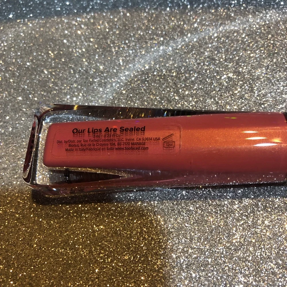 BNIB! Too Faced Melted Matte-Tallic Liquid Lipstick in Our Lips Are Sealed 🤫 👄
